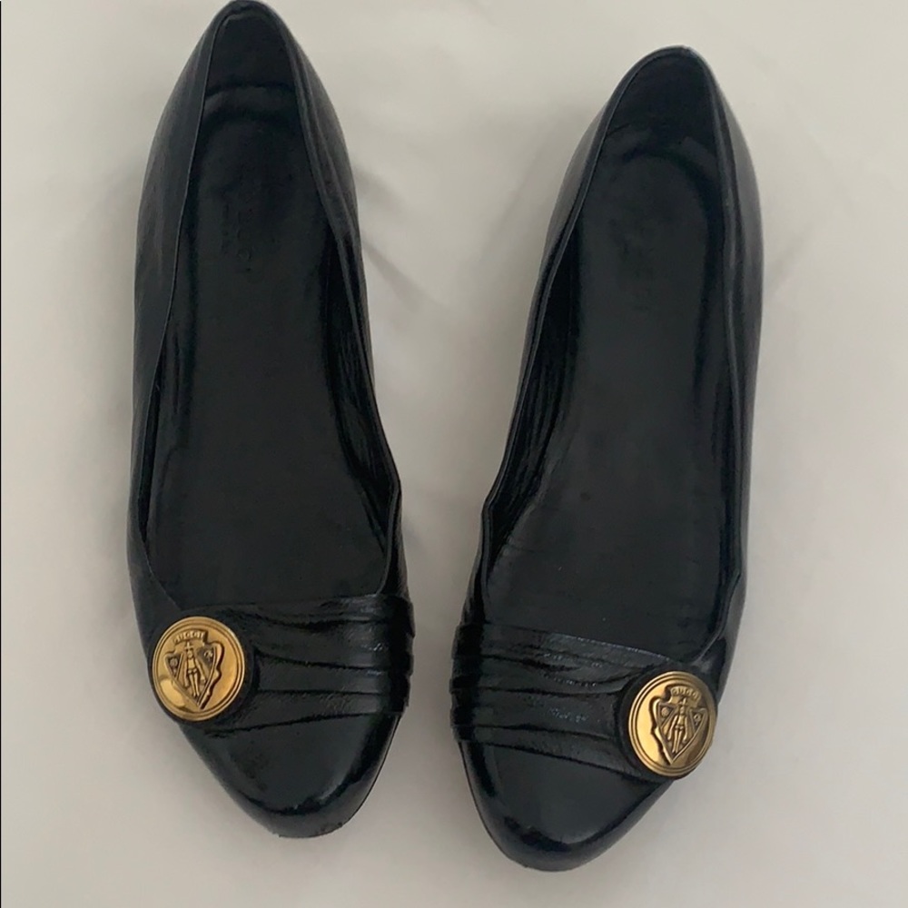 Gucci black patent flat shoes